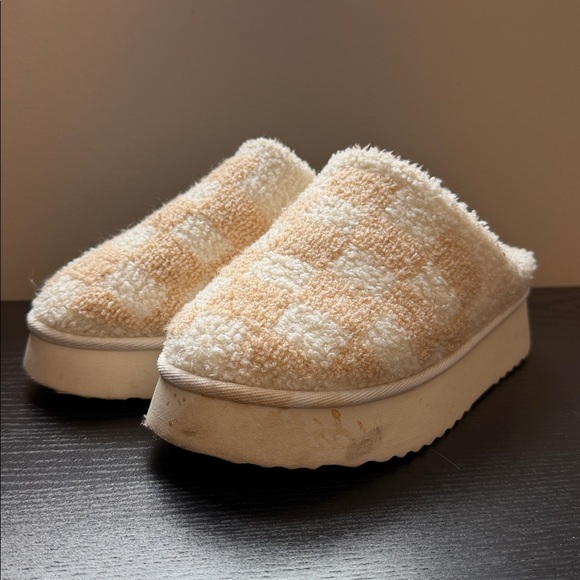 Slippers - Picture 4 of 4